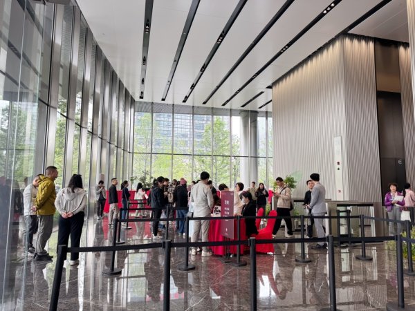 億策略 上海浦东单价超10万楼盘228套房源开盘当天售罄 4月已有三个新盘“日光”